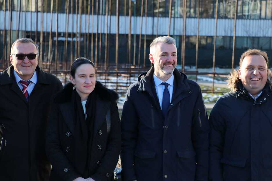 Predstavnici gradske i kantonalne vlasti (Foto: Vlada KS)