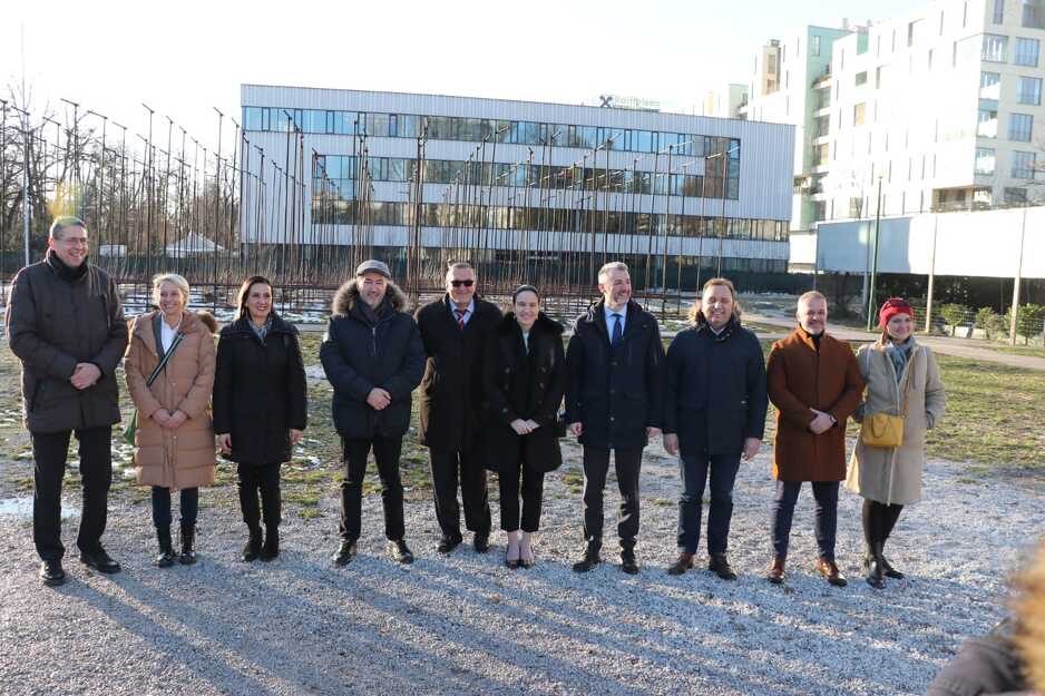 Predstavnici gradske i kantonalne vlasti (Foto: Vlada KS)