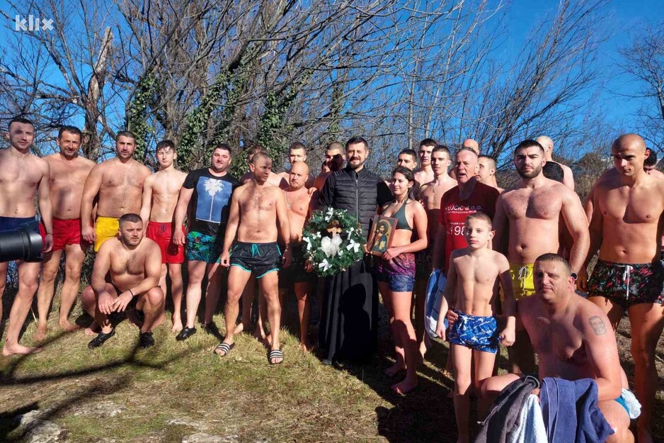 Učesnici Plivanja za Časni krst (Foto: G. Š./Klix.ba)