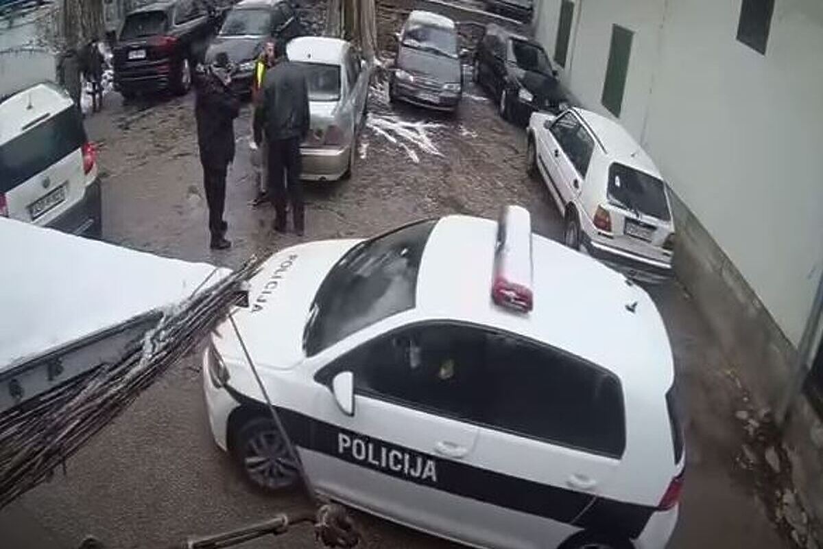 Oglasio se MUP o snimku na kojem policajac Zoran Čegar tuče mladića u Sarajevu