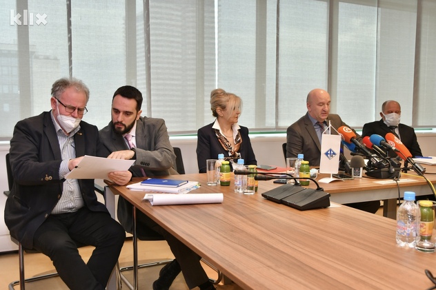 Obraćanje predstavnika EP BiH (Foto: I. Š./Klix.ba)