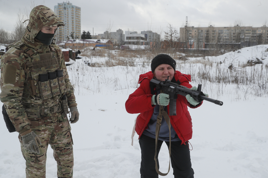 U Ukrajini su počele i vojne vježbe za civile (Foto: EPA-EFE)