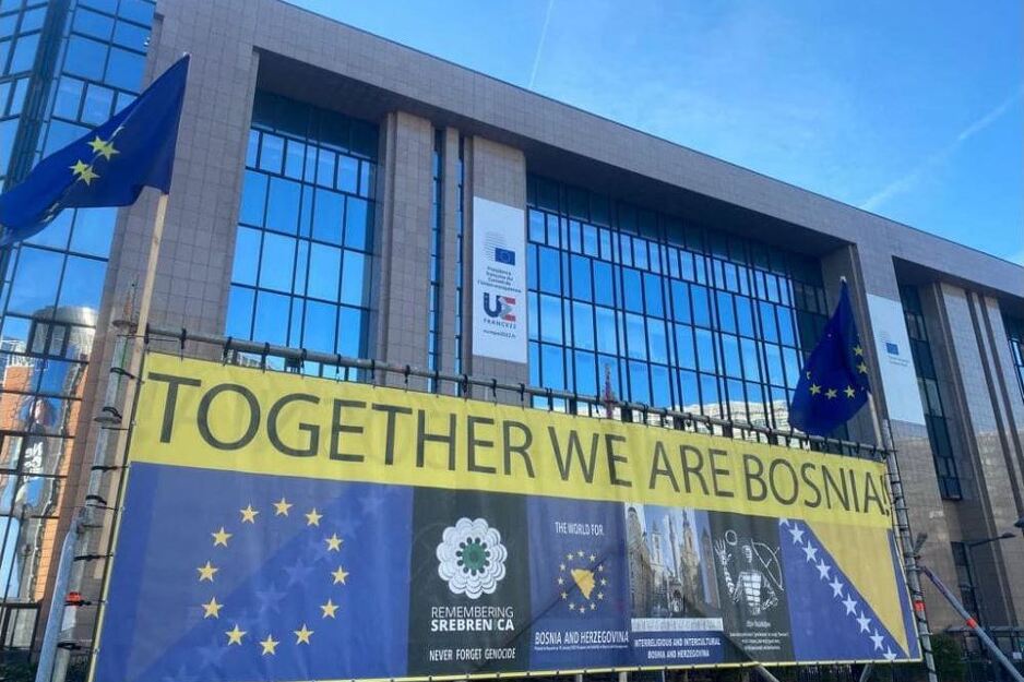 Poruka ispred institucija EU u Briselu