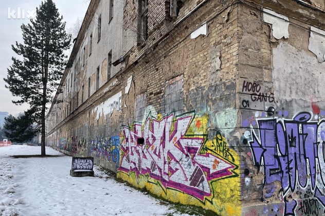 Devastirana građevina u Kampusu Univerziteta u Sarajevu (Foto: I. Š./Klix.ba)