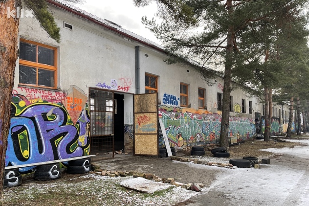 Devastirana građevina u Kampusu Univerziteta u Sarajevu (Foto: I. Š./Klix.ba)