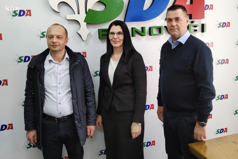 Lugavić nakon zvaničnog obnavljanja članstva u SDA (Foto: Klix.ba)
