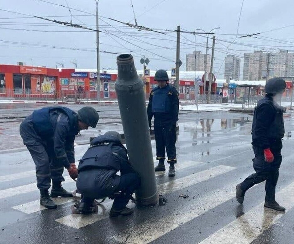 Ostatak rakete na ulici Harkova (Foto: Twitter)