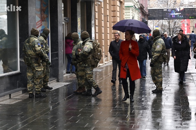 Vojnici u šetnji centrom grada (Foto: I. L./Klix.ba)