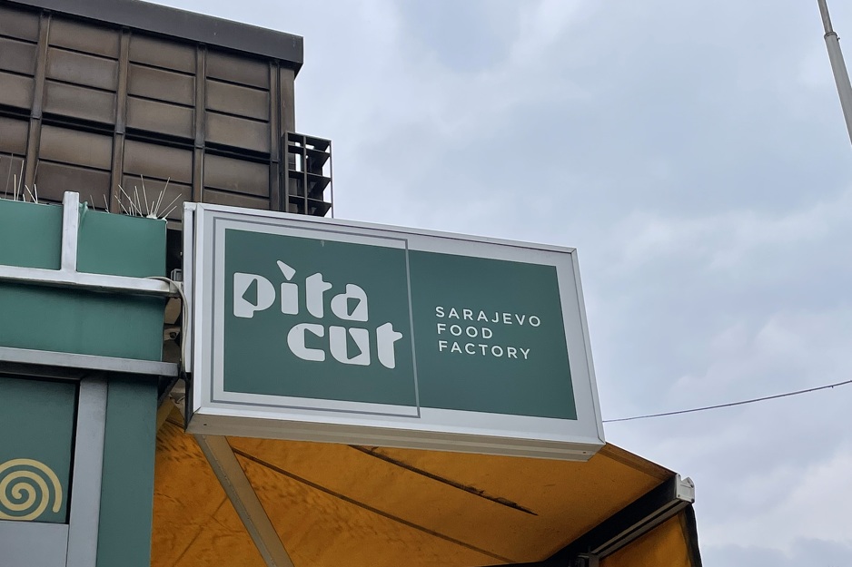 Kiosk sa pitom nalazi se na zagrebačkoj tržnici Utrina