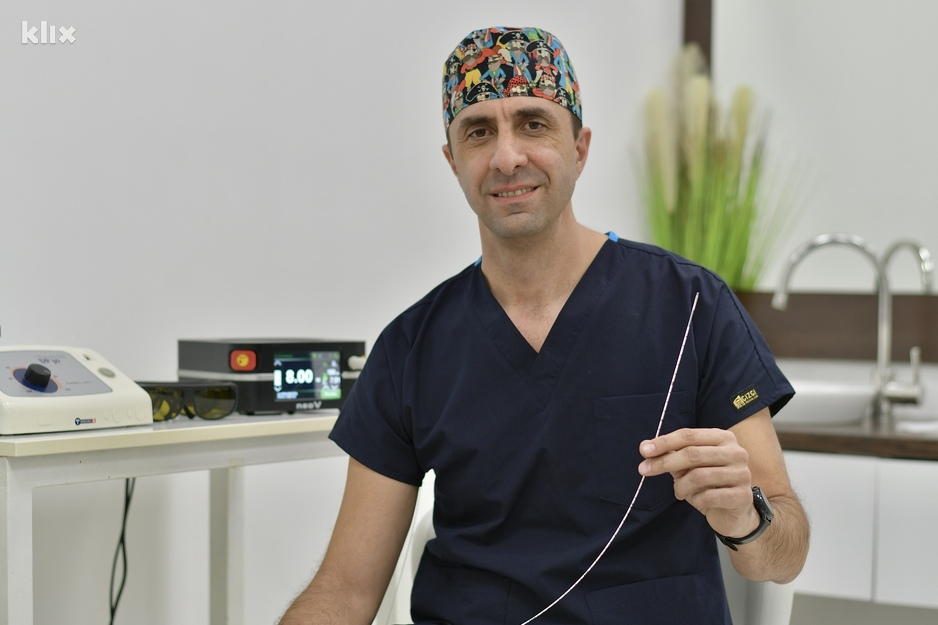Doktor Rustempašić tvrdi da je laser najefikasnija i najsigurnija metoda liječenja (Foto: I. Š./Klix.ba)