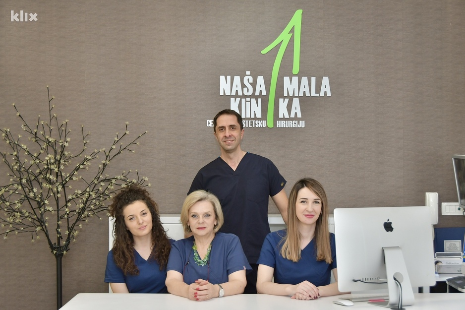 Doktor Nedžad Rustempašić s osobljem Naše male klinike (Foto: I. Š./Klix.ba)