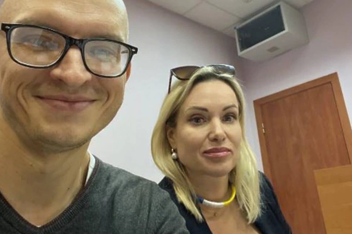 Advokat Anton Gashinsky i novinarka Marina Ovsyannikova (Foto: Telegram)