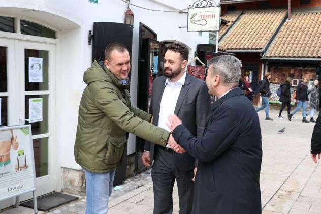 Susret Hadžibajrića i Imamovića s građanima (Foto: Općina Stari Grad Sarajevo)