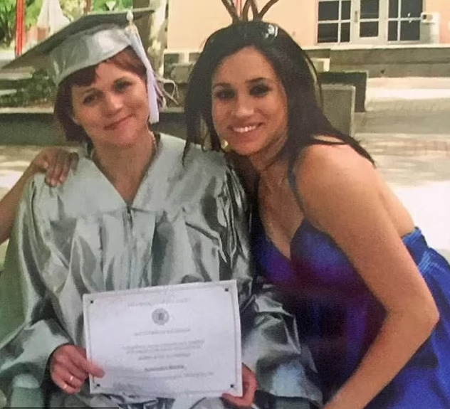 Meghan i Samantha na dodjeli diplome (Foto: Twitter)