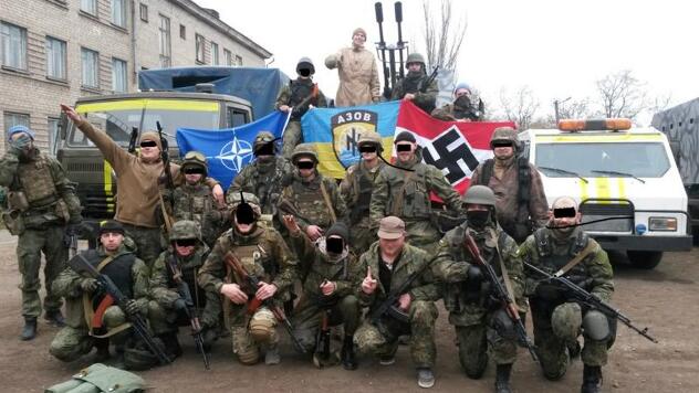 Fotografija na kojoj se nalaze pripadnici Azov bataljona (Foto: Twitter)