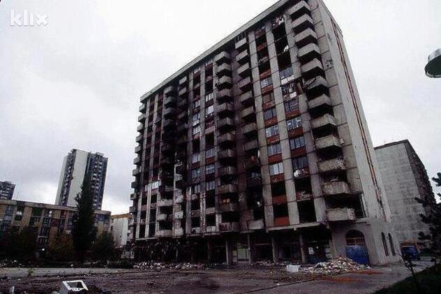 Jedan od ulaza u naselje i 