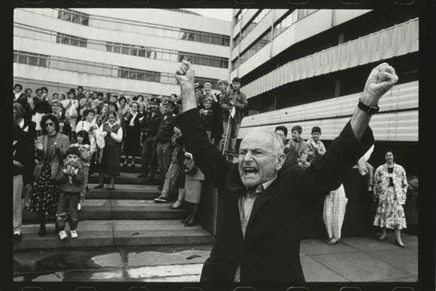 Demonstracije 5. aprila 1992. (Foto: opsadasarajeva.blogspot)