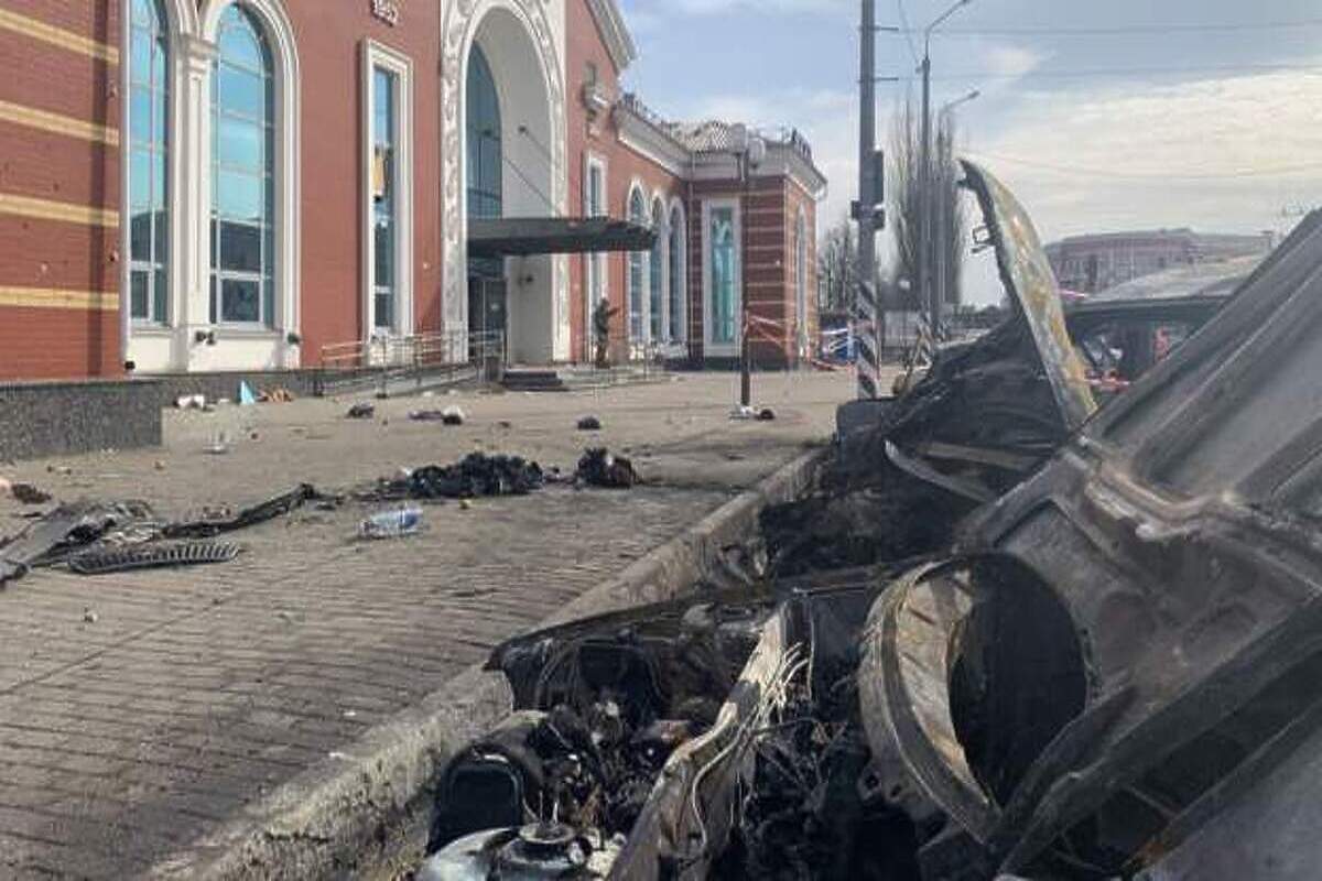 Scene nakon što je pogođena željeznička stanica (Foto: BBC)