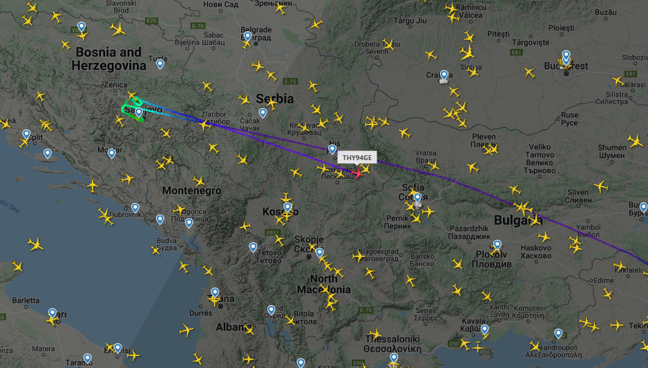 Avion Turkish Airlinesa se, nakon kruženja, vratio u Istanbul (Screenshot: Flightradar24)