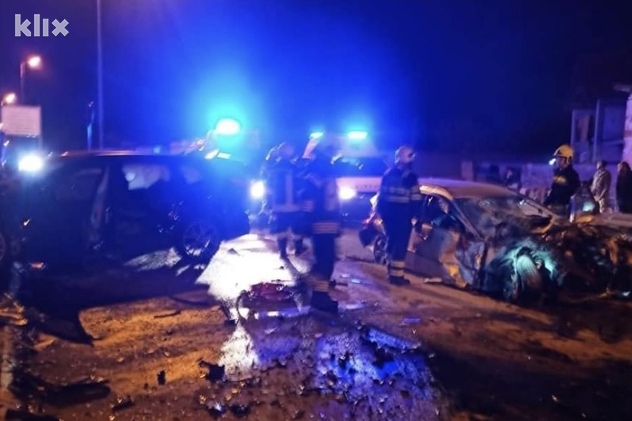 Obustavljen je saobraćaj u lokalnoj ulici (Foto: Otisak.ba)