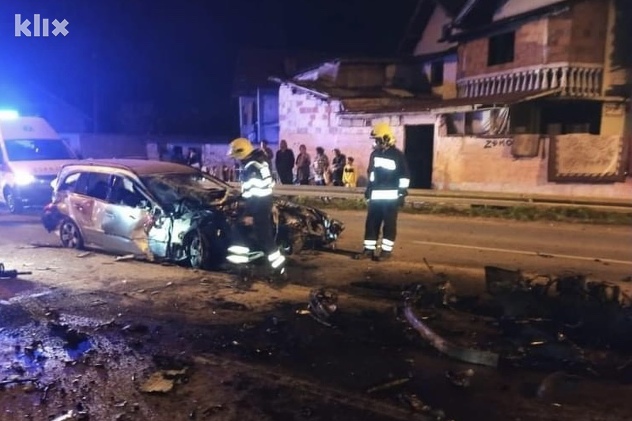 Policija obavlja uviđaj na mjestu nesreće (Foto: Otisak.ba)
