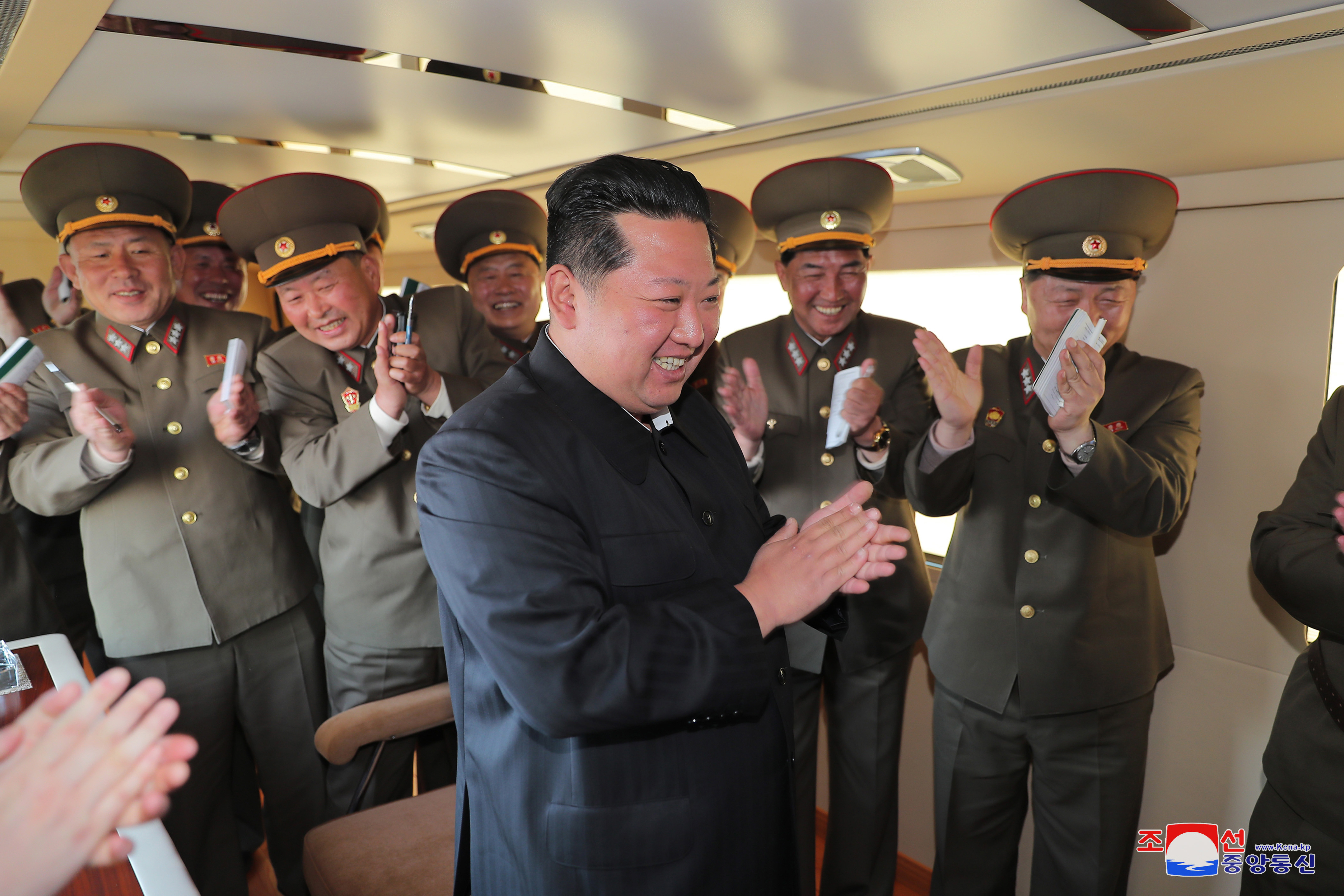 Kim Jong-un na testiranju novog oružja (Foto: EPA-EFE)