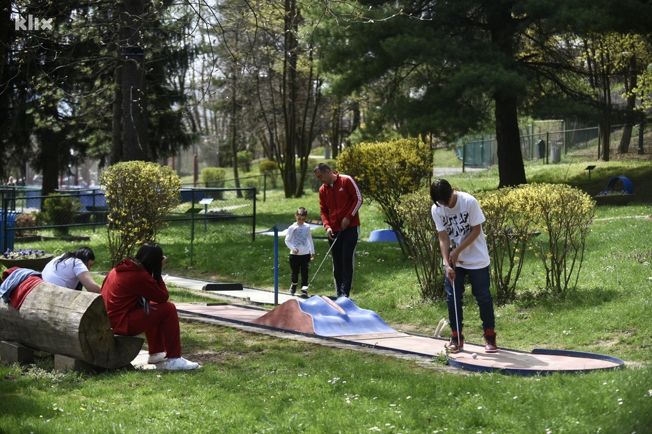 Posjetitelji, ali i životinje u Pionirskoj uživali su u sunčanom danu (Foto: T. S./Klix.ba)