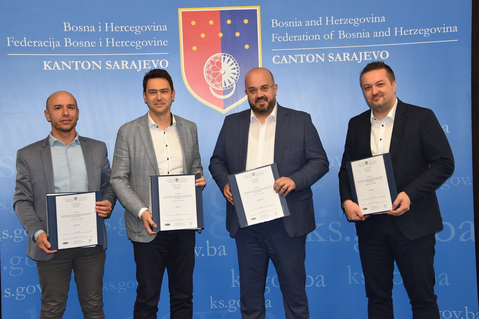 Potpisnici sporazuma za gradnju tunela Kobilja Glava (Foto: Vlada KS)