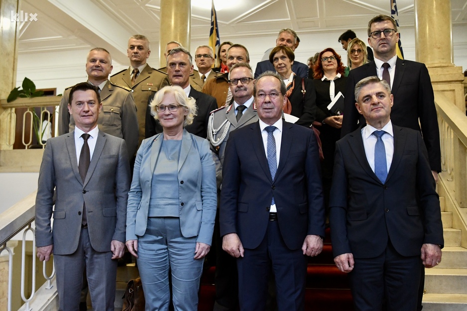 Podžić sa delegacijom ministarstva odbrane Njemačke (Foto: D. S./Klix.ba)