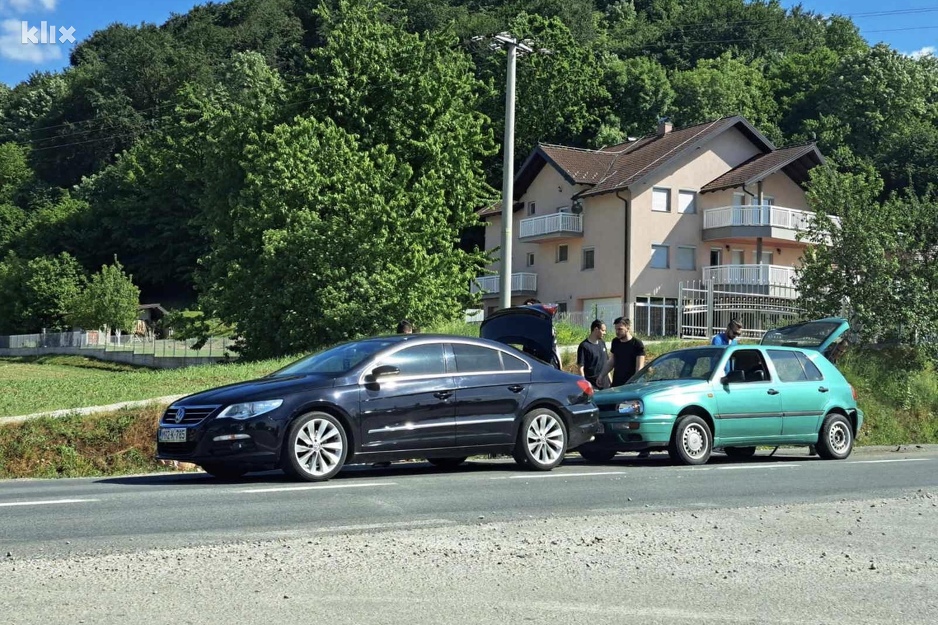 Na automobilima je pričinjena materijalna šteta (Foto: Čitatelj)