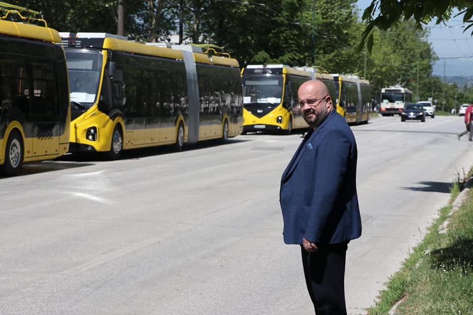 Resorni ministar Adnan Šteta sa trolejbusima
