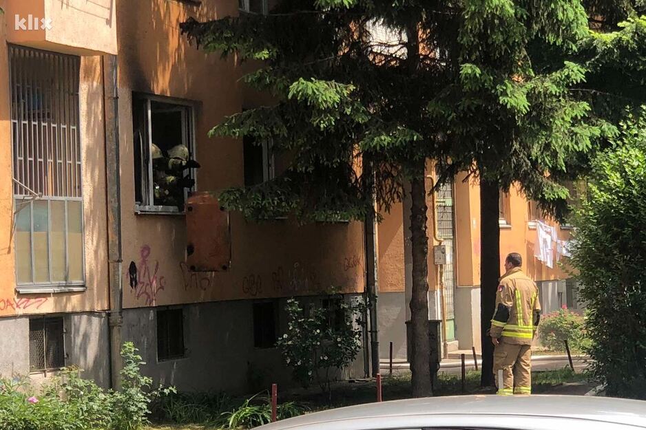 Požar u stambenoj zgradi u sarajevskom naselju Grbavica (Foto: Klix.ba)