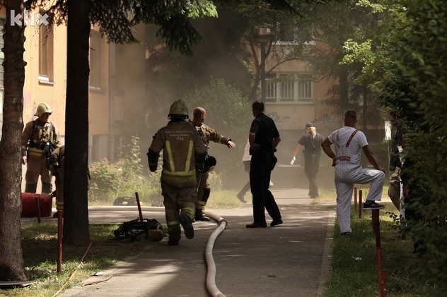 Požar u stambenoj zgradi u sarajevskom naselju Grbavica (Foto: I. L./Klix.ba)