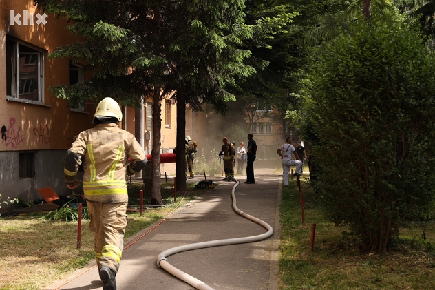Požar u stambenoj zgradi u sarajevskom naselju Grbavica (Foto: I. L./Klix.ba)