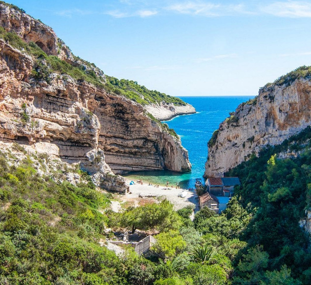 Plaža Stiniva na Visu (Foto: Instagram)