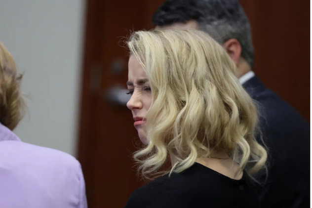 Amber Heard tokom izricanja presude (Foto: Twitter)