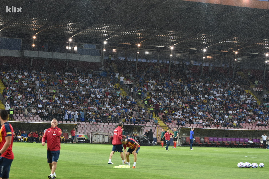 Jaka kiša počela je padati u Zenici uoči utakmice (Foto: E. M./Klix.ba)