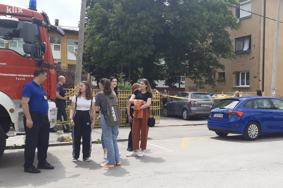 Učenici i nastavnici su evakuisani (Foto: Klix.ba)