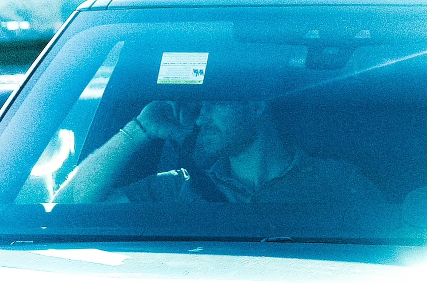Princ i njegova supruga snimljeni su prilikom dolaska u zračnu luku (Foto: Daily Mail)