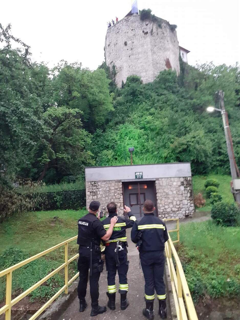 Ženska osoba poginula nakon pada sa kule Zmaja od Bosne (Foto: Bet Radio)