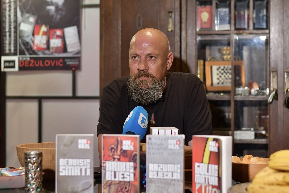 Boris Dežulović večeras u Sarajevu promovisao četiri knjige