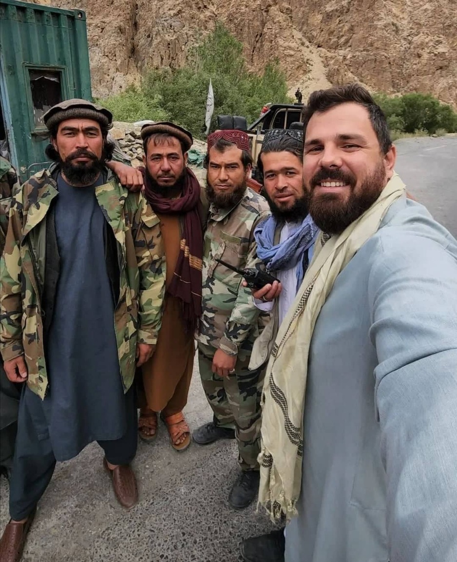 Kristijan na kontrolnom punktu napravio selfie s talibanima (Foto: Instagram)