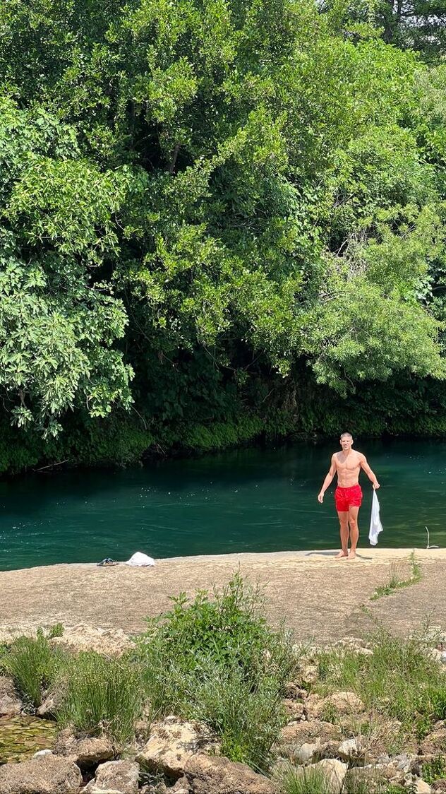 Kramarić se stigao i okupati (Foto: Instagram)