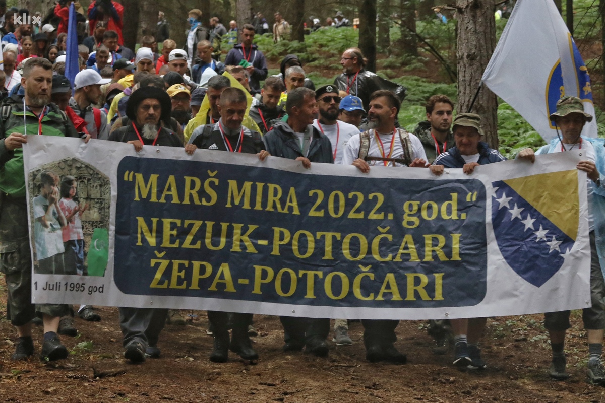 Tri hiljade ljudi u Maršu mira krenulo ka Potočarima, tri dana će koračati krvavim putem spasa