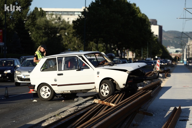 Saobraćajna nesreća u sarajevskom naselju Alipašino Polje (Foto: I. L./Klix.ba)