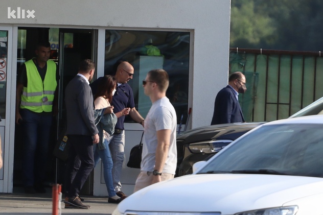 Christian Schmidt stigao na aerodrom u Tuzli (Foto: A. K./Klix.ba)