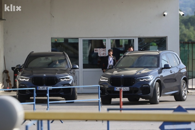 Christian Schmidt stigao na aerodrom u Tuzli (Foto: A. K./Klix.ba)