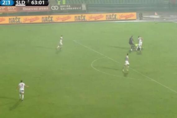 Trenutak kada je Džafić uzeo loptu golmanu Sloge i pogodio za 3:1
