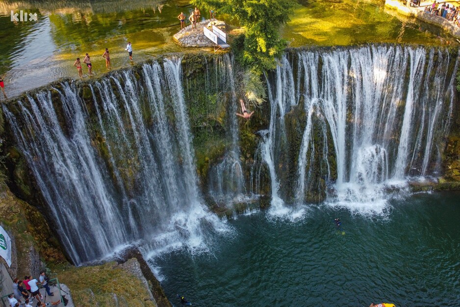 Skokovi sa vodopada u Jajcu (Foto: E. M./Klix.ba)