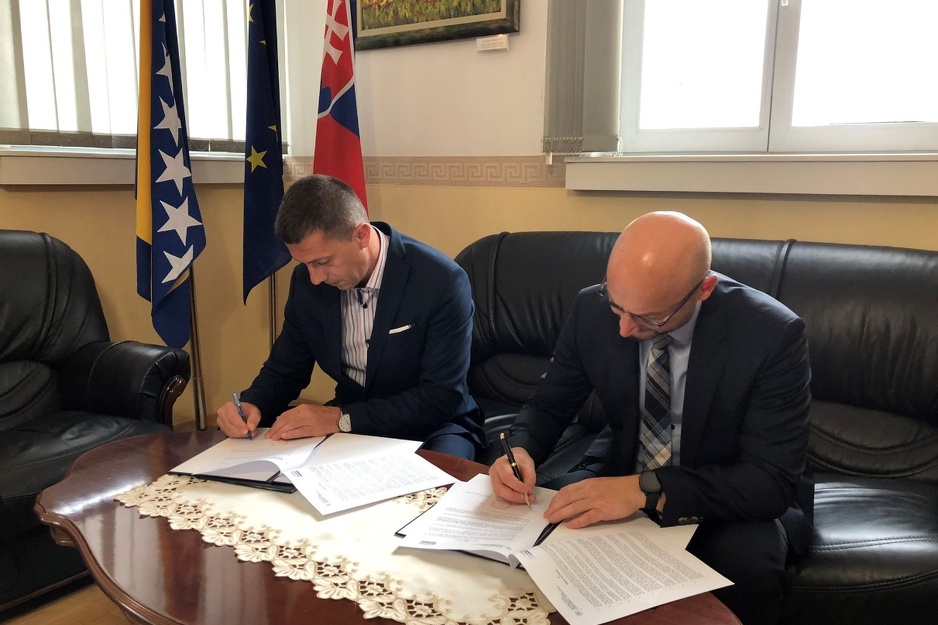 Direktor Centra za socijalni rad u Bihaću Senad Tutić i ambasador Martin Kačo